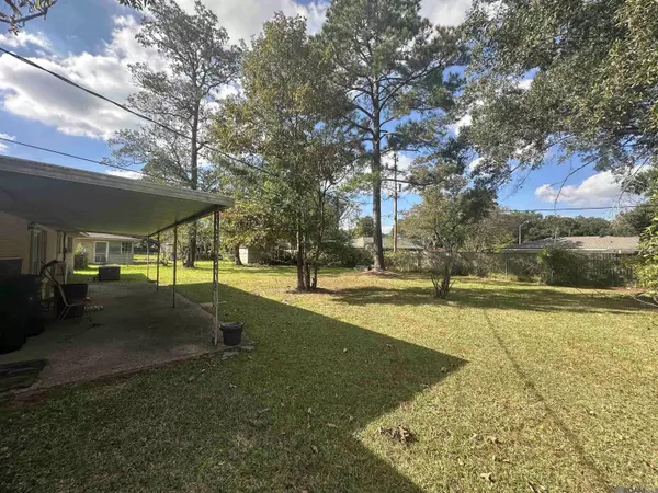 9567 W Pomona Dr, Baton Rouge, LA 70815