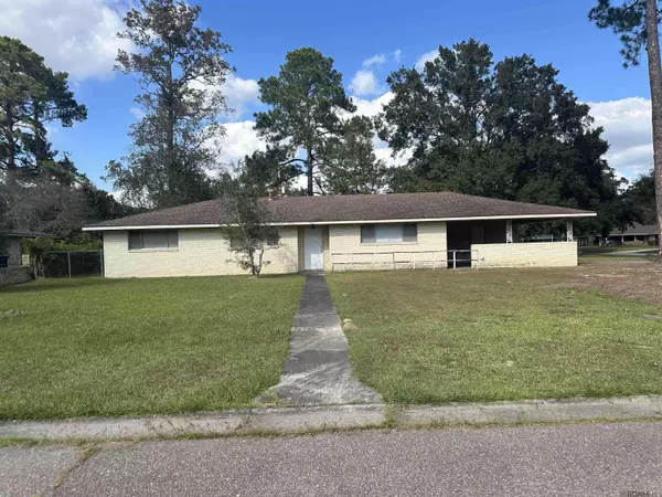 9567 W Pomona Dr, Baton Rouge, LA 70815