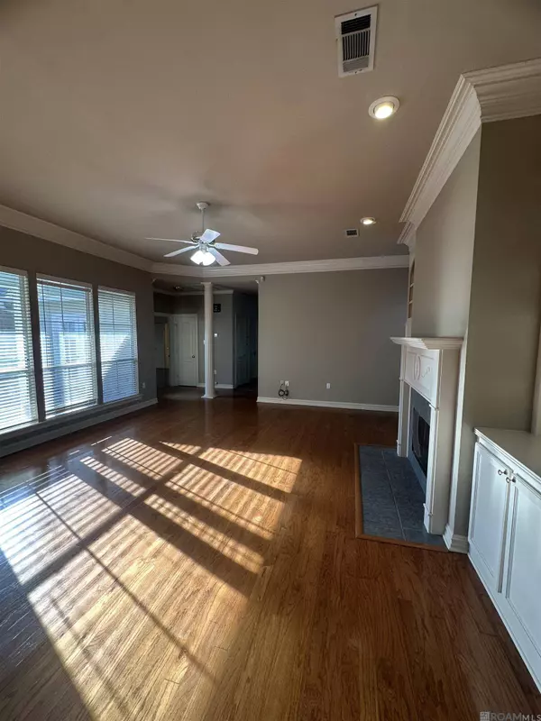 5820 Glen Cove Dr, Baton Rouge, LA 70809