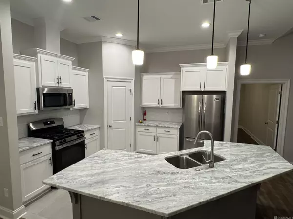 10606 Highland Lakes Dr, Denham Springs, LA 70726