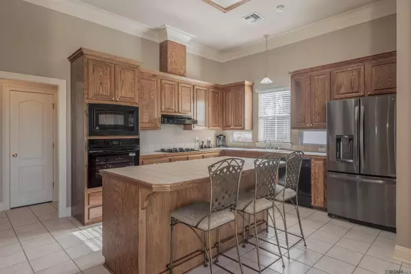 825 Wordsworth Dr, Baton Rouge, LA 70810