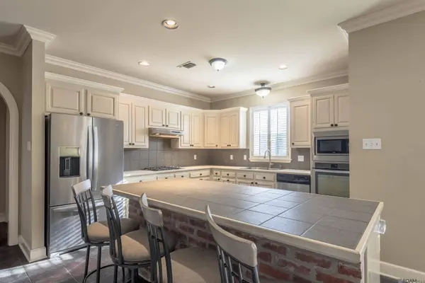 1223 E Stanwick Pl, Saint George, LA 70810