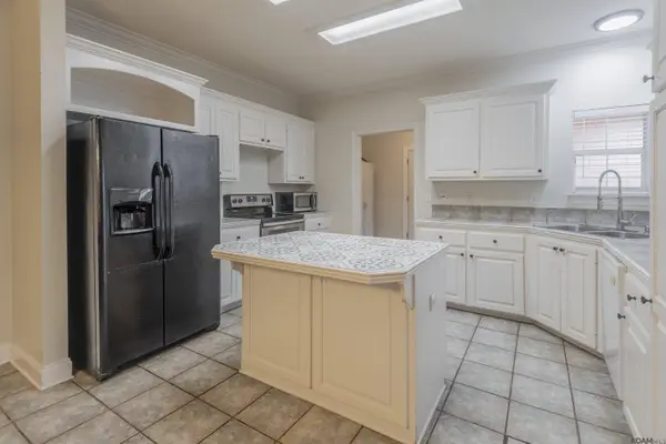 3911 Caspiana Ave, Baton Rouge, LA 70820