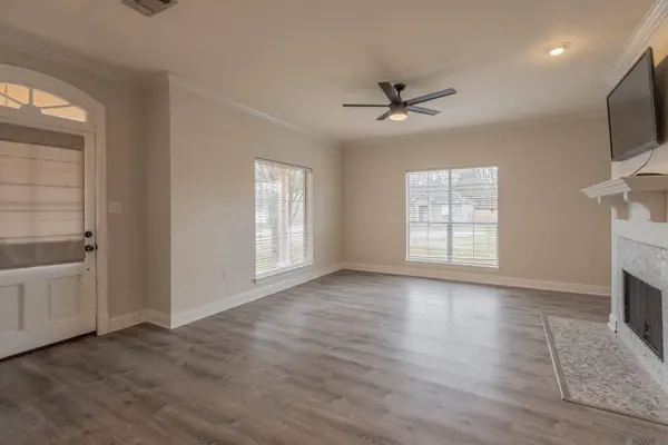 3911 Caspiana Ave, Baton Rouge, LA 70820