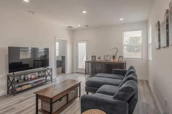 910 Drago Dr, Baton Rouge, LA 70820