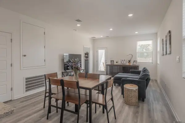 910 Drago Dr, Baton Rouge, LA 70820