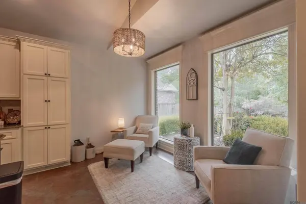 14160 Twelve Oaks Dr, Walker, LA 70785