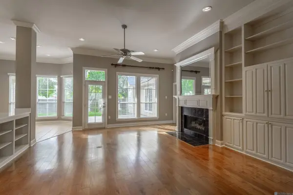 825 Wordsworth Dr, Baton Rouge, LA 70810