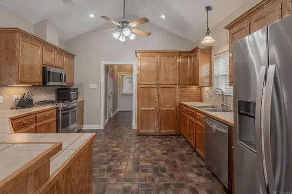38313 Oakleigh Ln, Prairieville, LA 70769