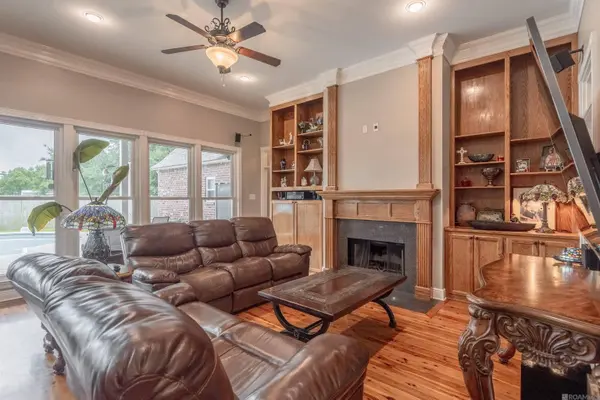 38313 Oakleigh Ln, Prairieville, LA 70769