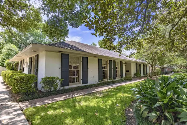 1284 Meadow Lea Dr, Baton Rouge, LA 70808