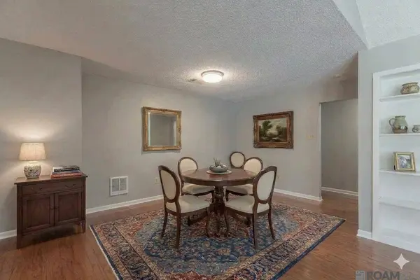570 Bonarbridge Dr, Baton Rouge, LA 70808