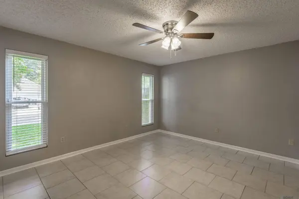 570 Bonarbridge Dr, Baton Rouge, LA 70808
