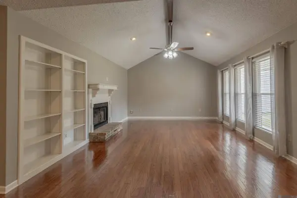 570 Bonarbridge Dr, Baton Rouge, LA 70808