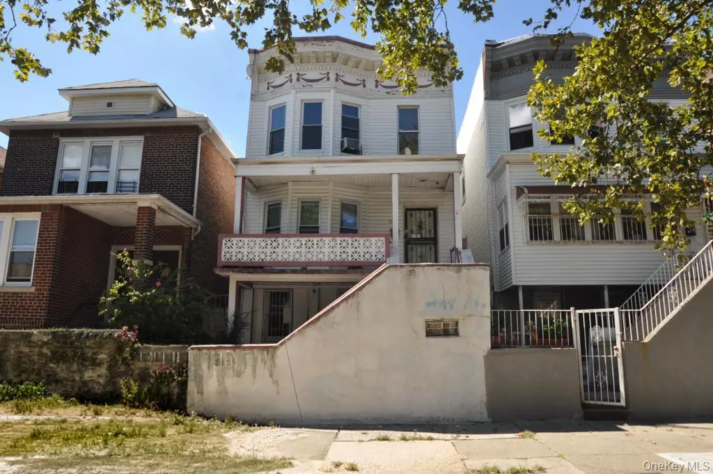 1217 Thieriot Ave, New York, NY 10472-4713