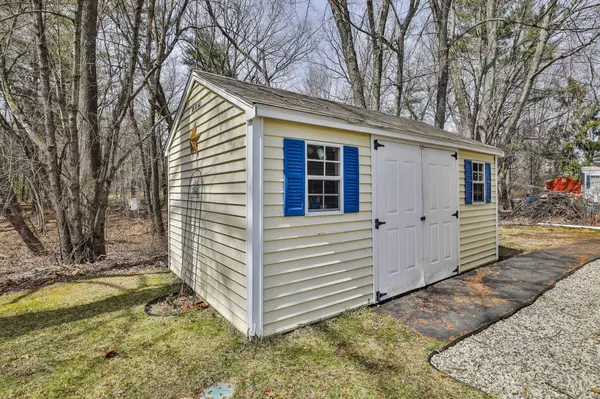 9 Buttonwood LN, Merrimack, NH 03054