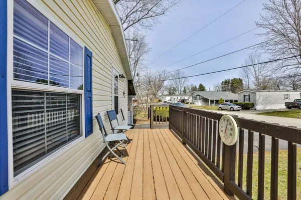 9 Buttonwood LN, Merrimack, NH 03054