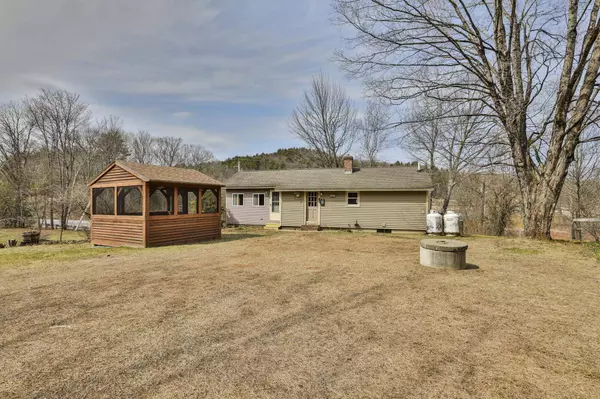 106 River RD, New Boston, NH 03070