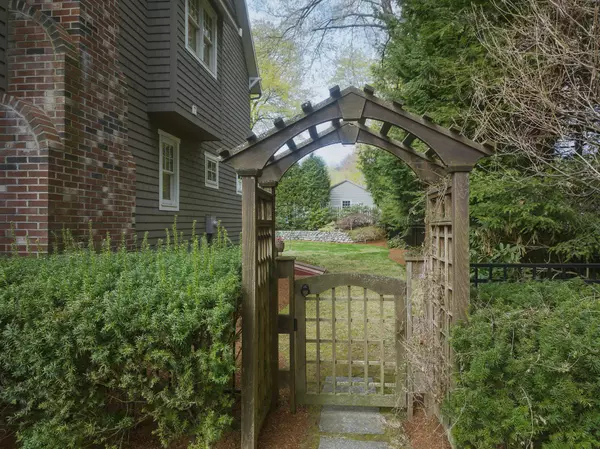 44 Raymond ST, Nashua, NH 03064