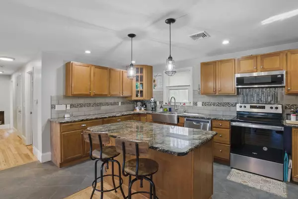 7 Lane RD, Pelham, NH 03076