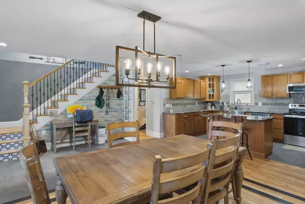 7 Lane RD, Pelham, NH 03076