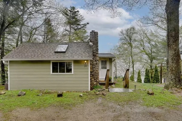 15 Log Cabin Rd, Ashburnham, MA 01430