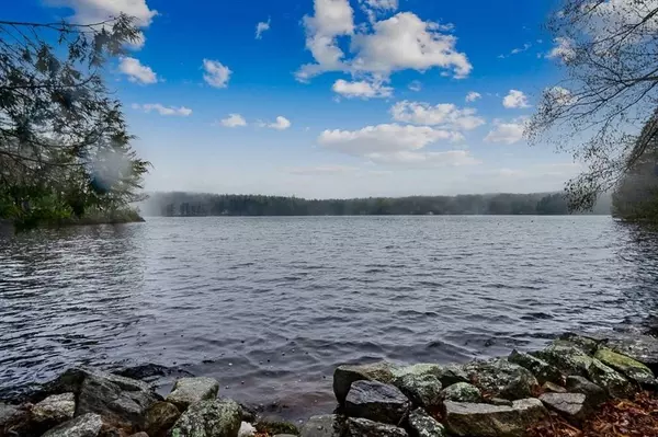 15 Log Cabin Rd, Ashburnham, MA 01430