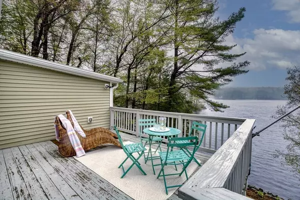 15 Log Cabin Rd, Ashburnham, MA 01430