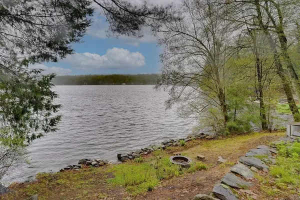 15 Log Cabin Rd, Ashburnham, MA 01430