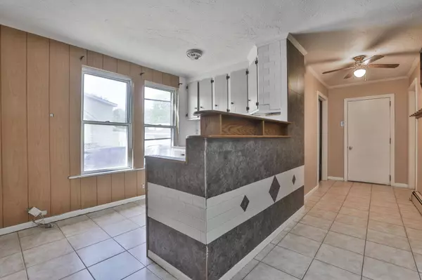 25 Lowell RD, Hudson, NH 03051