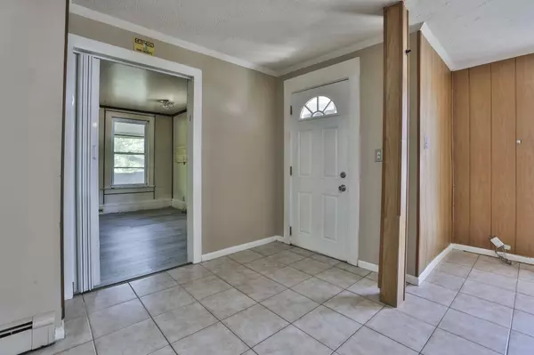 25 Lowell RD, Hudson, NH 03051