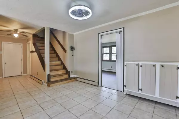 25 Lowell RD, Hudson, NH 03051