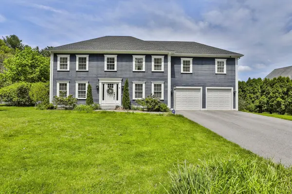 8 Bicentennial DR, Nashua, NH 03062