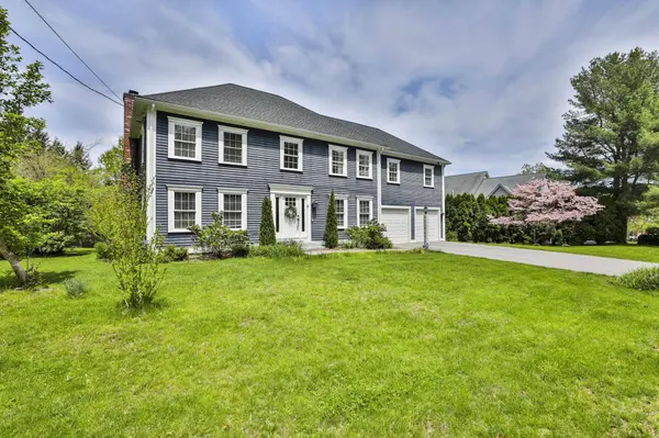 8 Bicentennial DR, Nashua, NH 03062