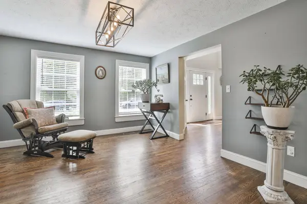 8 Bicentennial DR, Nashua, NH 03062