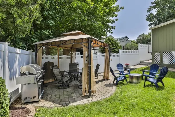 10 Hemenway St, Methuen, MA 01844