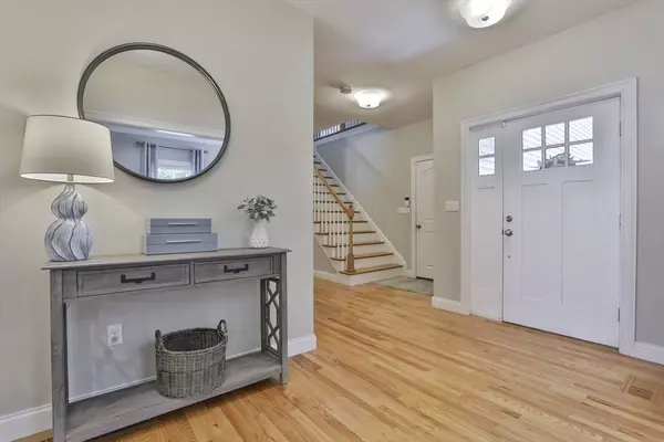 2 Sadie Ln, Methuen, MA 01844