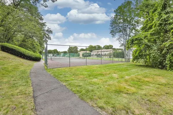 122 Leland Farm Rd #122, Ashland, MA 01721