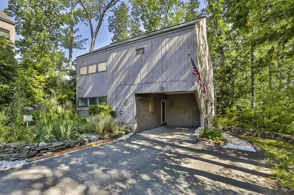 111 Coburn AVE #16 Coburn Woods, Nashua, NH 03063