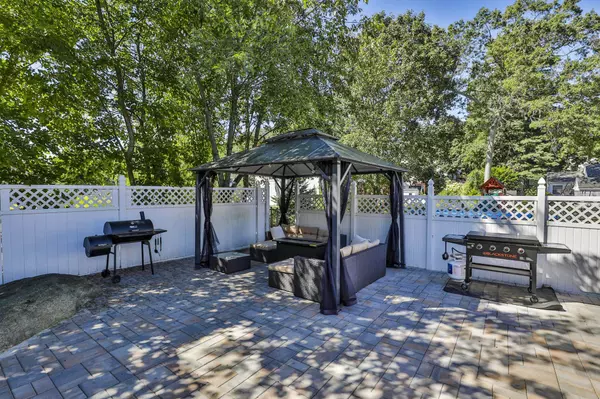 13 Irving ST, Salem, NH 03079