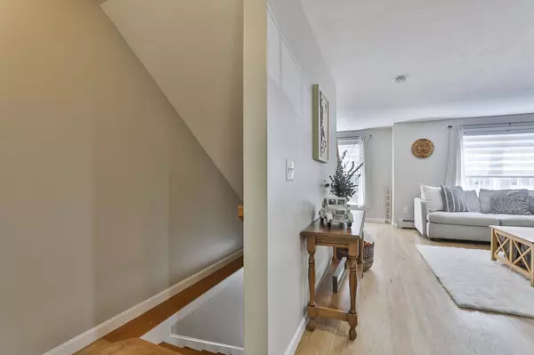 17 Eastwood WAY, Manchester, NH 03109