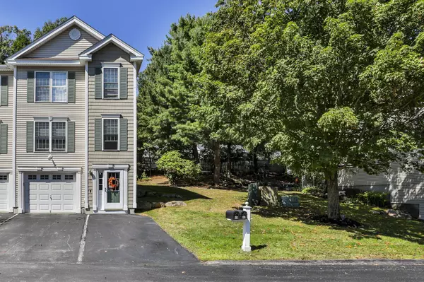 17 Eastwood WAY, Manchester, NH 03109