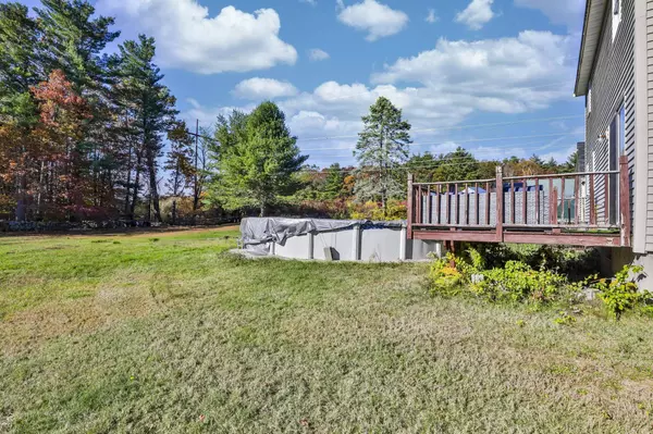 8 Ledgewood DR, Derry, NH 03038