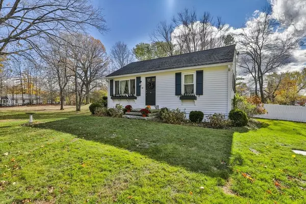 82 Martins Pond Rd, Groton, MA 01450