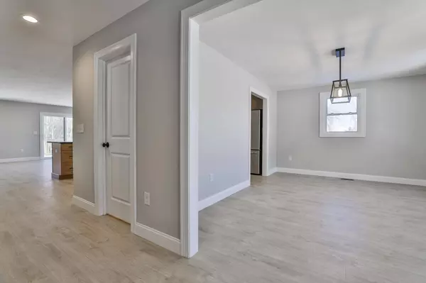 35B Windsor LN, Hudson, NH 03051