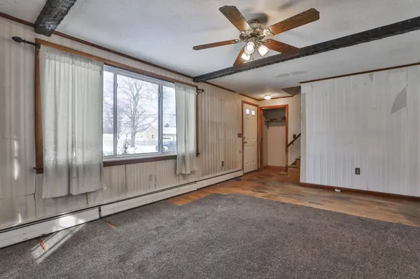 12 Hemlock ST, Hudson, NH 03051