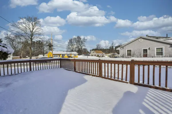 12 Hemlock ST, Hudson, NH 03051