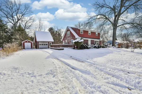 12 Hemlock ST, Hudson, NH 03051