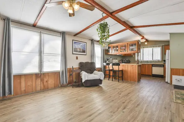 16 Buttonwood LN, Merrimack, NH 03054