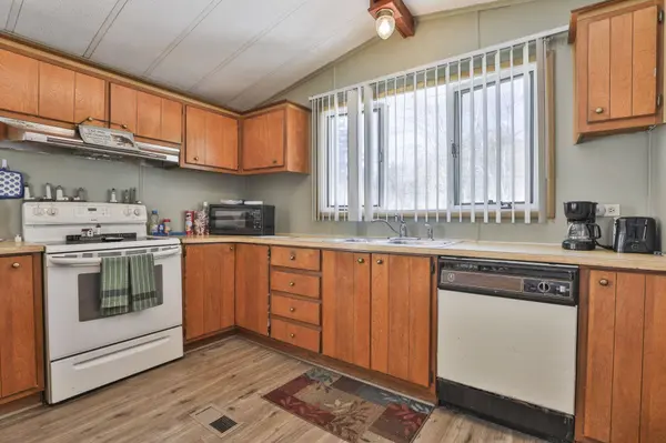 16 Buttonwood LN, Merrimack, NH 03054